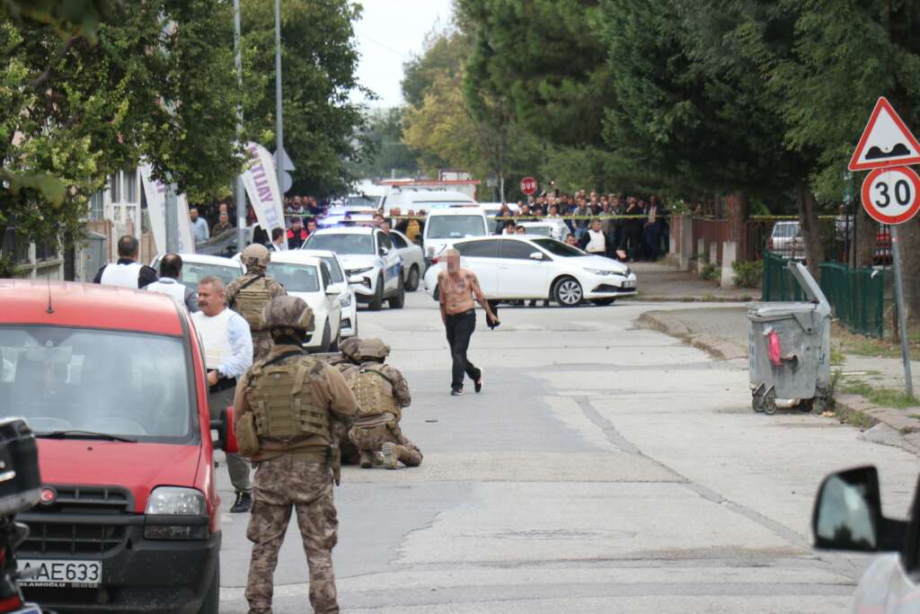 Eski polis dehşet saçtı! Sevgilisini boğazından defalarca bıçakladı