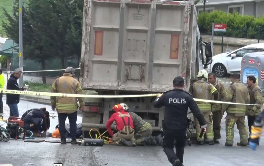 İstanbul’da feci kaza: Kamyonun altında kalan genç 1 saatte çıkarıldı