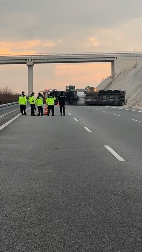 Benzin tankeri devrildi, Bursa İzmir otobanı trafiğe kapandı