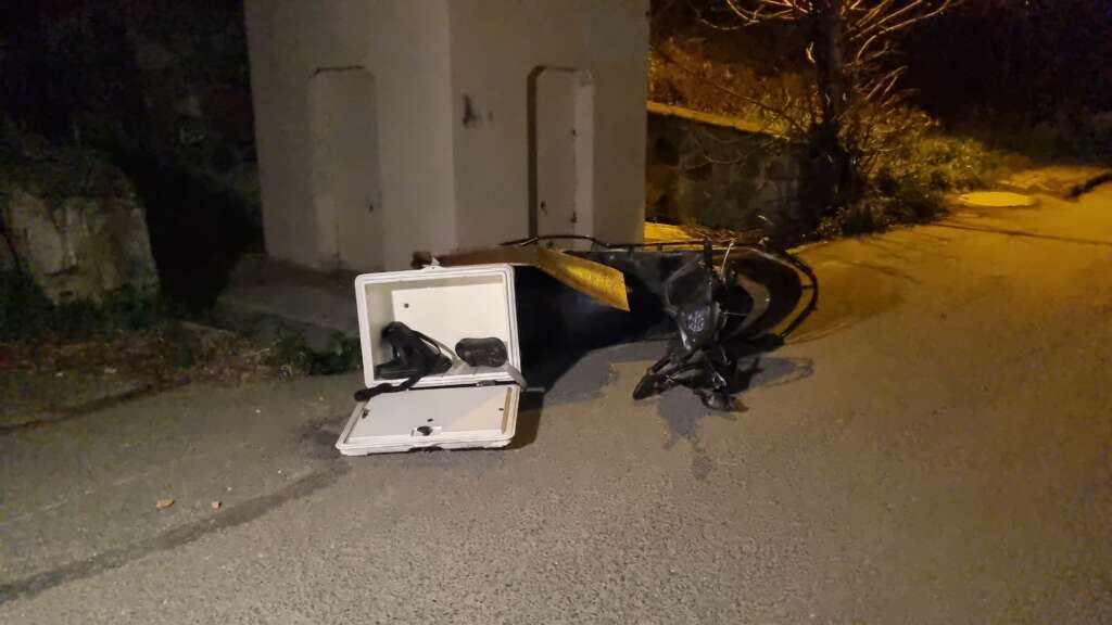 Otomobille çarpışan motordaki kurye hayatını kaybetti