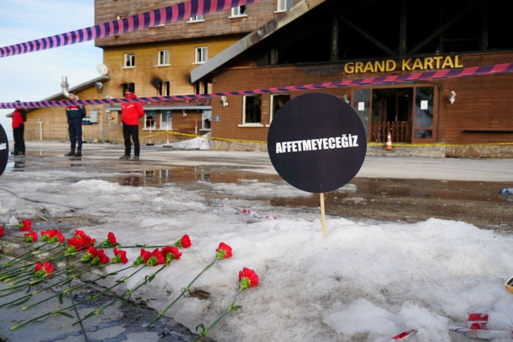 Kartalkaya’da yangında hayatını kaybedenler anıldı