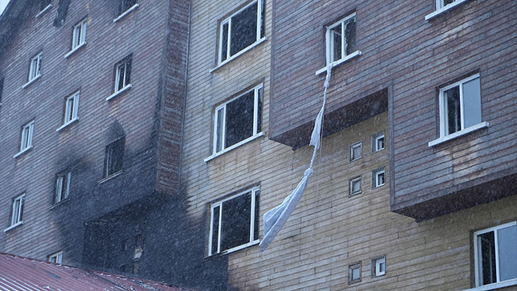 Bolu’daki yanan otel için “ağır hasarlı” raporu