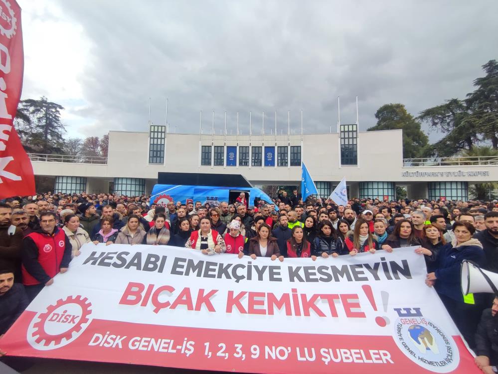 İzmir’de maaş krizi: Binlerce işçi iş bıraktı