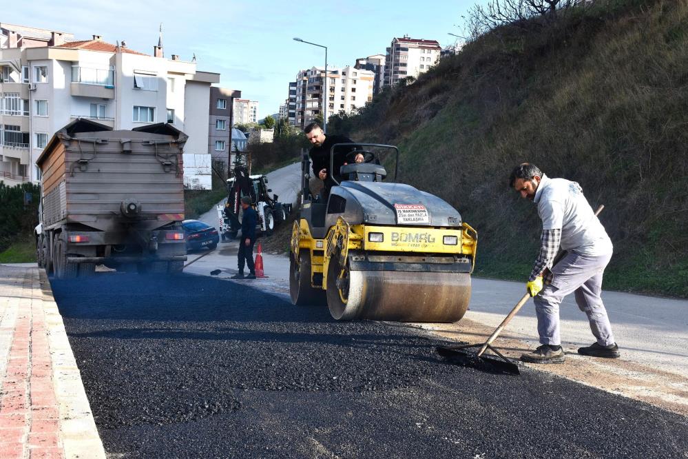 Gemlik’in yolları ve meydanları yenileniyor