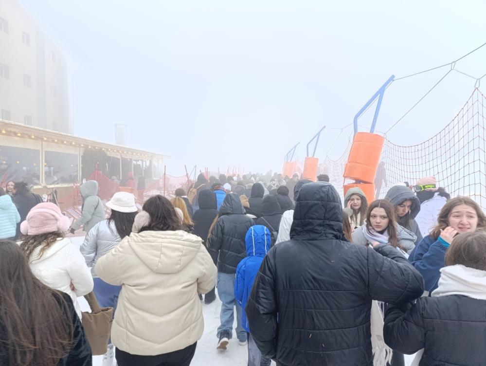 Uludağ’da izdiham…Günübirlikçiler ve üniversiteliler akın etti