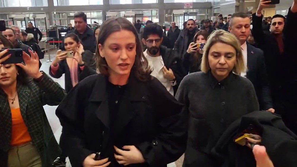 Serenay Sarıkaya adliyede! Tanık olarak ifade verdi