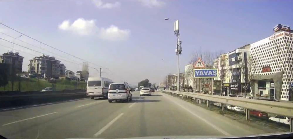 Bursa’da trafik magandası makas attı