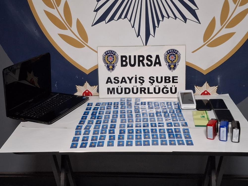 Bursa’da sahte altınları satmaya çalıştılar, önce kameraya sonra polise yakalandılar