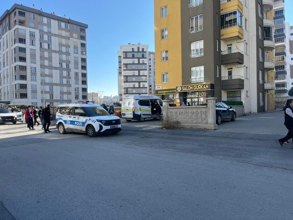 Özel Harekat polisi tabanca ile vurulmuş halde ölü bulundu