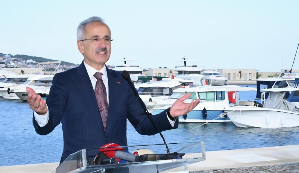 Bakan Uraloğlu: “Van Gölü’nde toplam 417 bin 146 vagon ve 6 milyon 582 bin 540 ton yük taşındı”