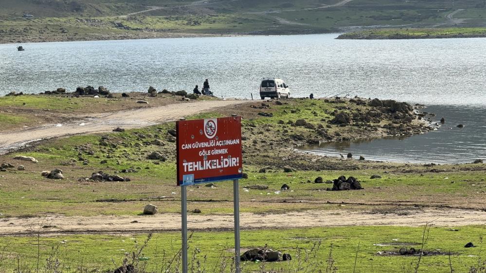 Uyarı levhaları hedef tahtasına döndü