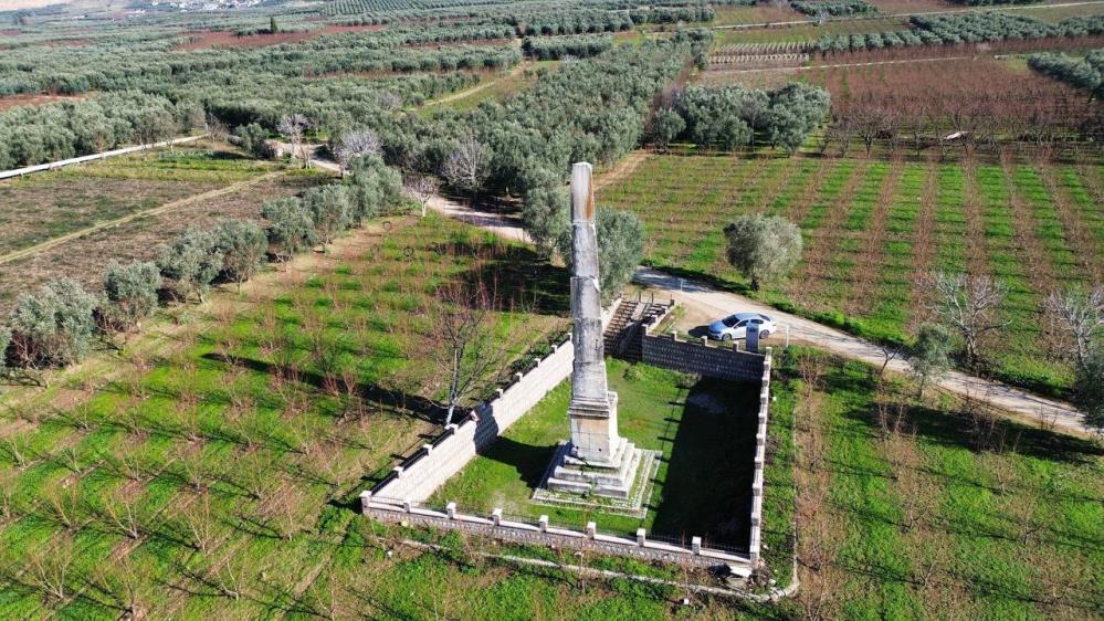 Bursa’daki şeftali bahçesinde 2 bin yıllık dikilitaş