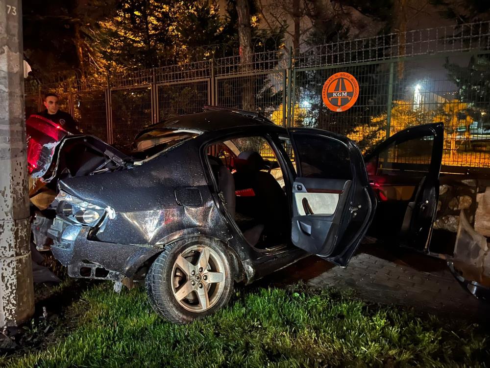 Bursa’da trafikte makas atarak ilerledi, kaza beraberinde geldi: 2 ağır yaralı