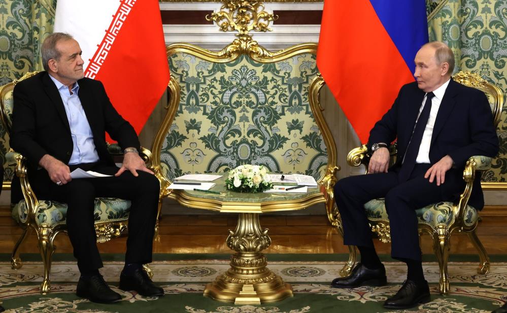 Pezeşkiyan, Kremlin’de Putin ile görüştü