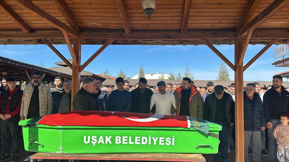 Babasının aracında vurulan çocuk son yolculuğuna uğurlandı