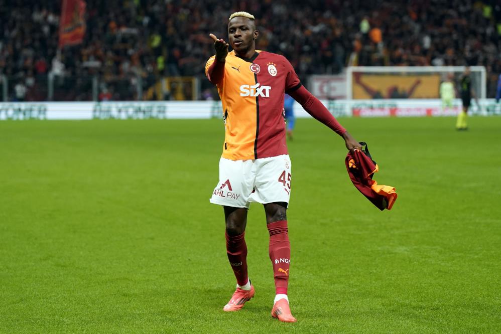 Victor Osimhen ligdeki 10. golünü attı