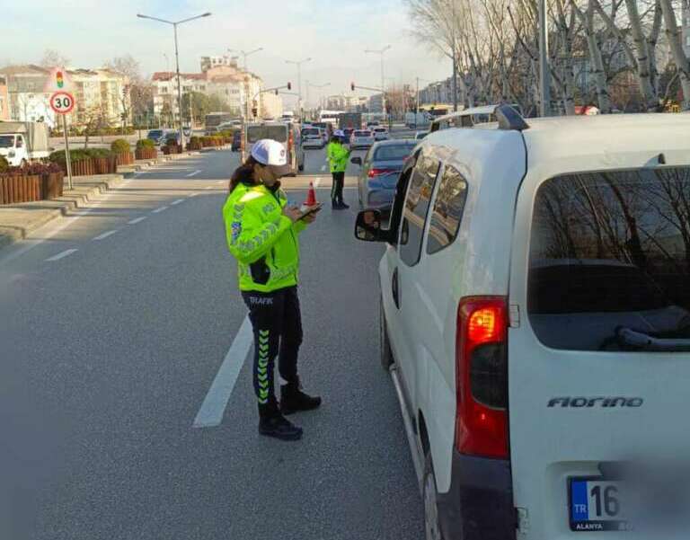 Bursa’da sıkı denetim: Sürücülere ceza yağdı!