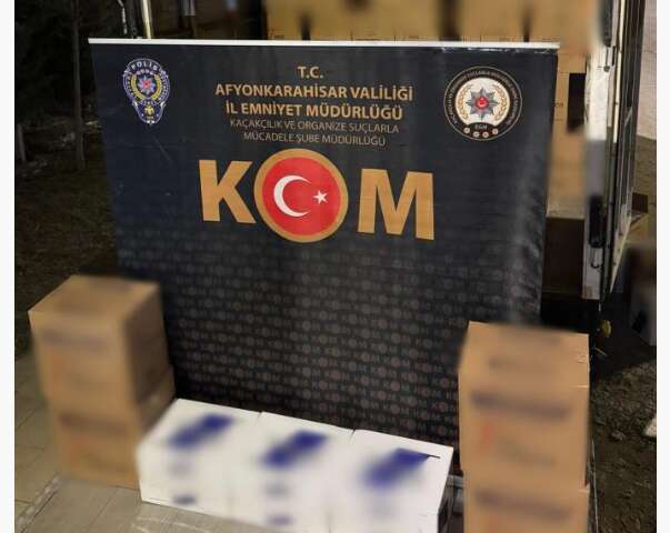 Polis 3 milyon 500 bin adet sahte bandrollü boş makaron ele geçirdi