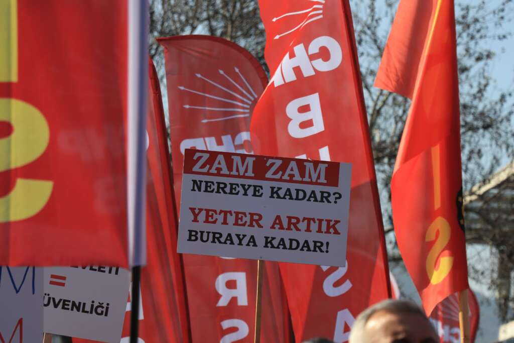 CHP’den Bursa’da miting: Açlığa, yoksulluğa, sefalet ücretlerine, adaletsizliğe hayır!