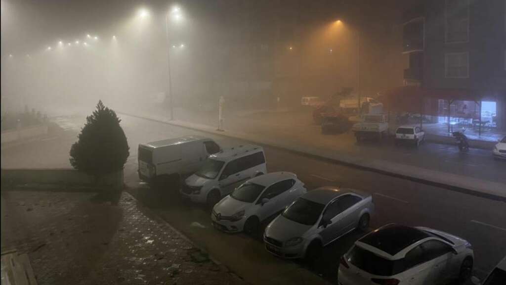 Çanakkale’yi sis bastı! Boğaz’da gemi trafiği kapatıldı