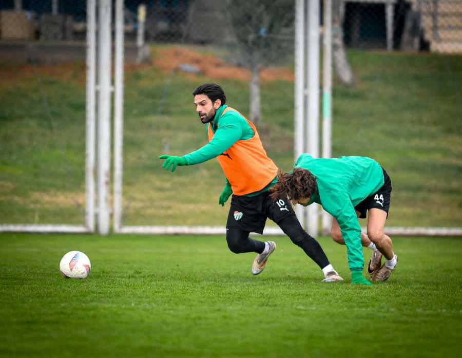 Bursaspor hücum çalışıyor