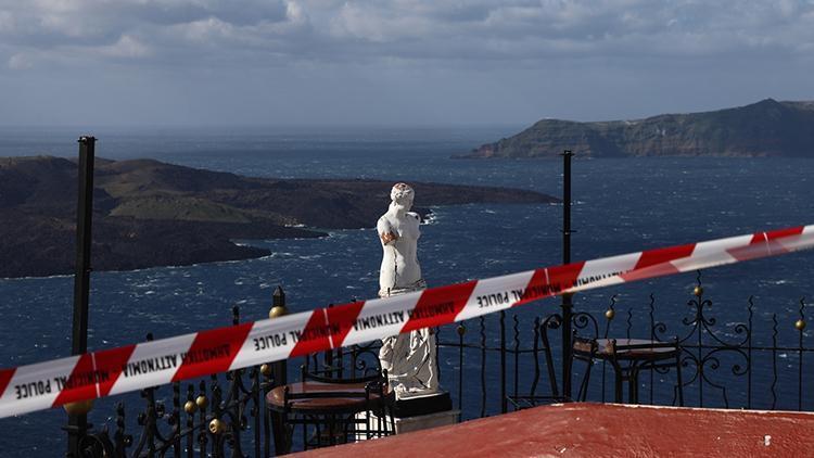 Santorini, 5.3 büyüklüğündeki depremle sarsıldı