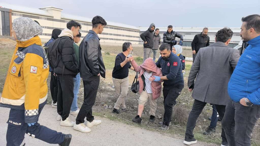 Bursa’da öğrenci servisi otomobille çarpıştı: 6’sı öğrenci 10 yaralı