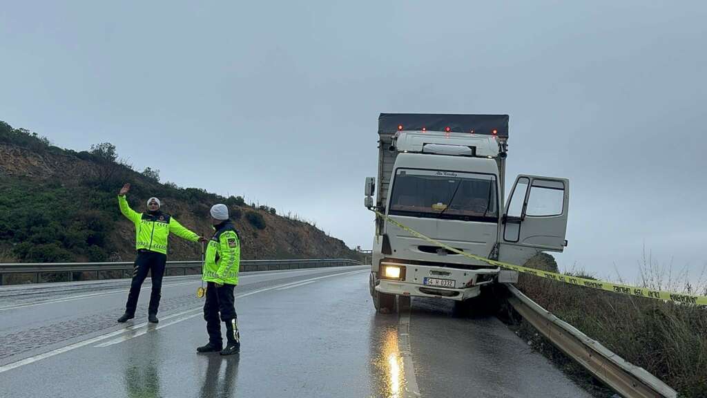 Bursa’da kaza yapan sürücü, uçurumdan uçtuğunu zannederek araçtan atladı