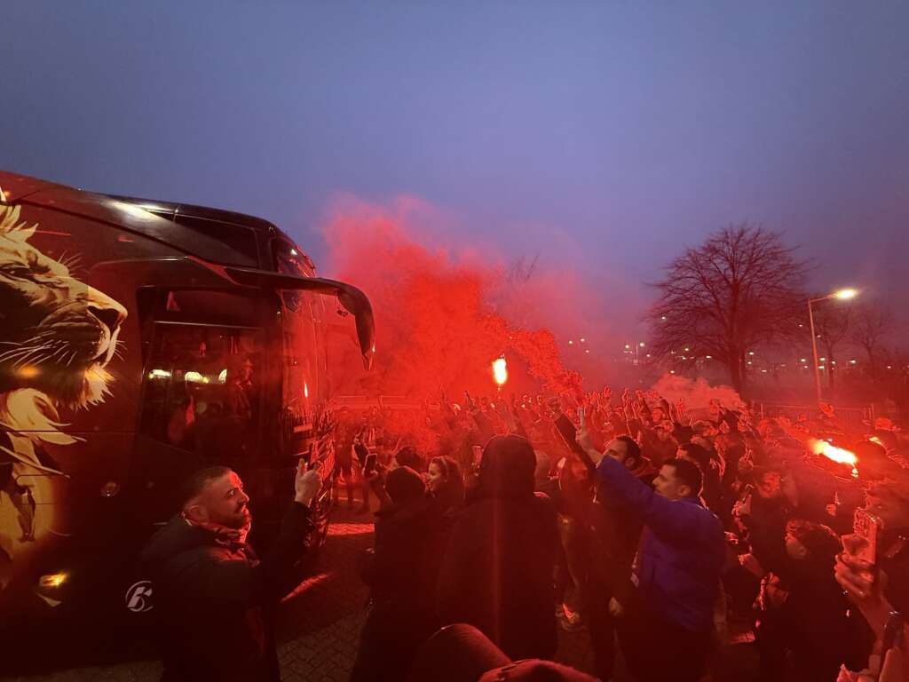 Galatasaray’a Amsterdam’da coşkulu karşılama