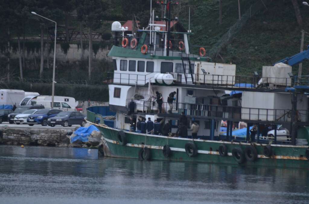 Balıkçı teknesinde kendini astı