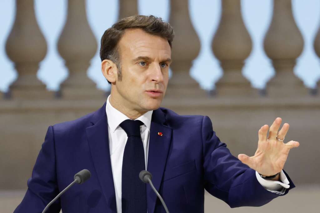 Macron’dan Trump’a: “Putin’e karşı zayıf olamazsın”