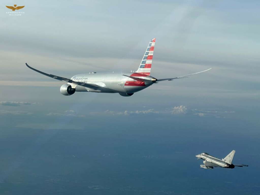 American Airlines’a ait yolcu uçağı bomba tehdidi nedeniyle İtalya’ya iniş yaptı