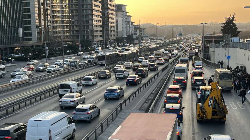 İstanbul’da trafik yoğunluğu yüzde 80’e ulaştı