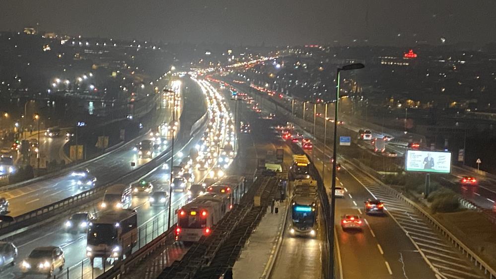 Okullar açıldı trafikte yoğunluk oluştu