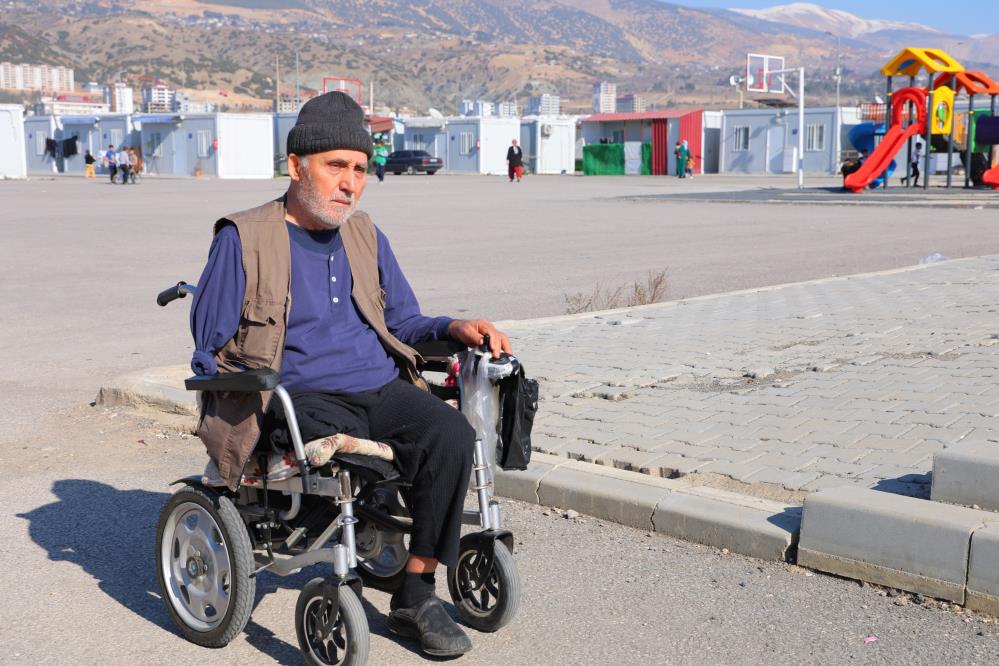 Enkazdan 5 gün sonra kurtuldu, kolunu ve bacağını kaybetti