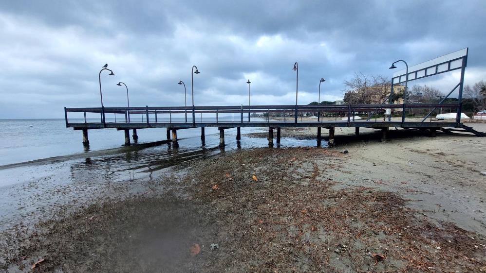 Erdek ve Kapıdağ Yarımadası’nda deniz çekildi