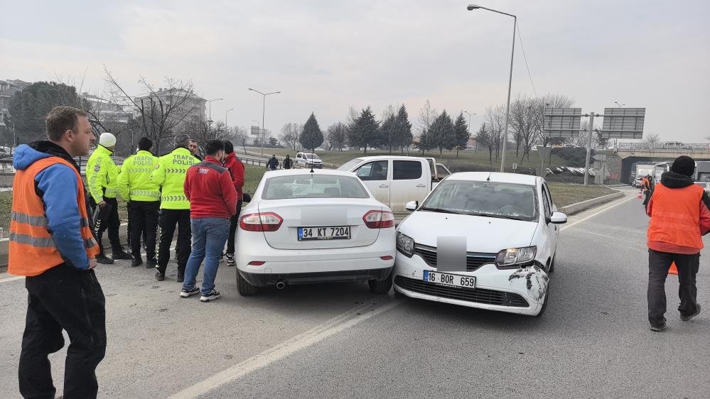 Bursa’da otomobiller çarpıştı: 2 yaralı