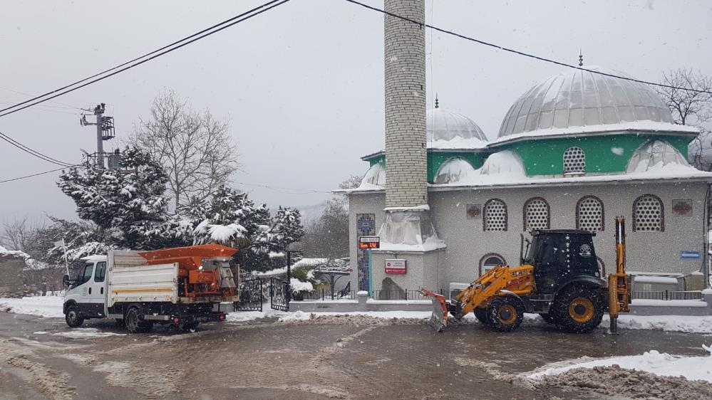 Nilüfer’de karla mücadele çalışmaları aralıksız sürüyor