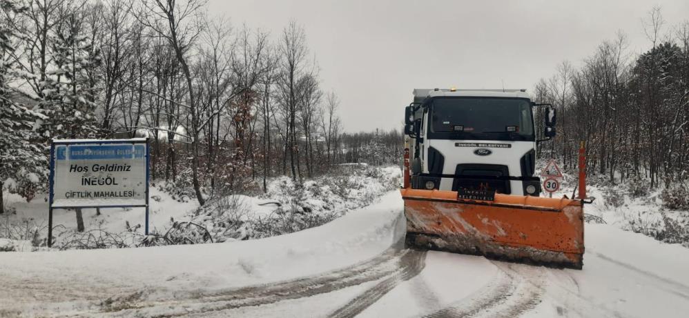 Bursa’da ekiplerin karla mücadelesi