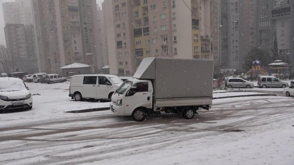 Bursa’da sürücülerin karla sınavı