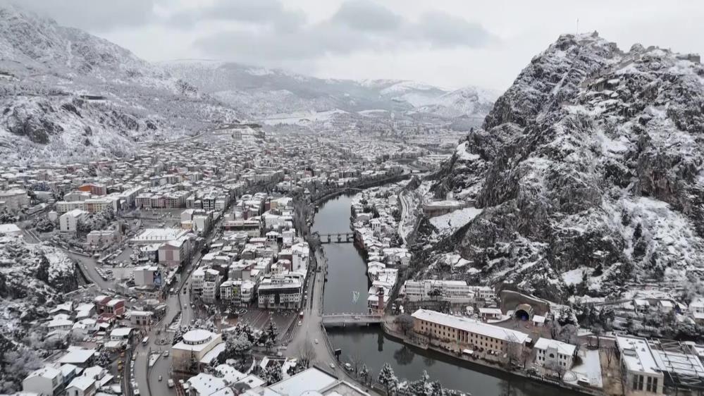 Barajların alarm verdiği Amasya’da Şubat’ta yağan kar yüzleri güldürdü