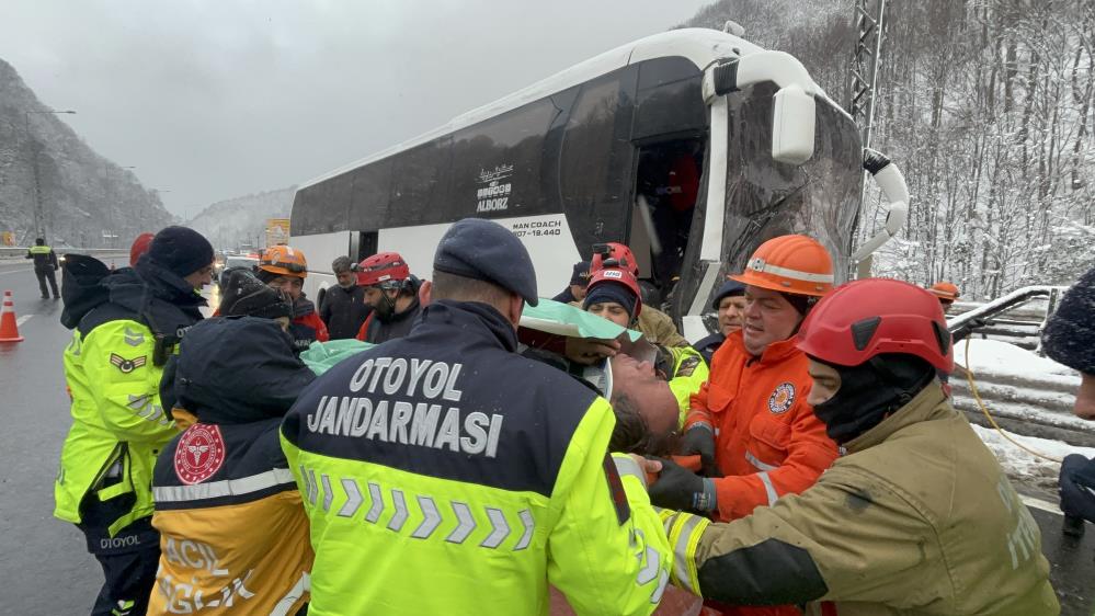 İran’a giden 28 yolcunun bulunduğu otobüs, tıra çarptı: 1 yaralı