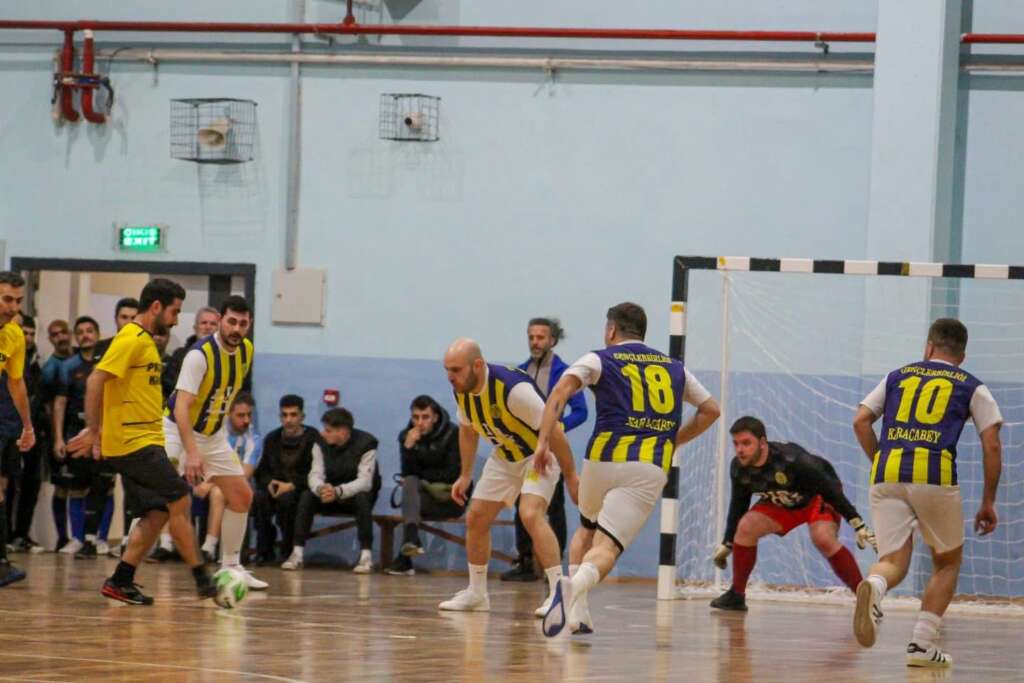 Karacabey’de Futsal Turnuvası tüm heyecanıyla sürüyor