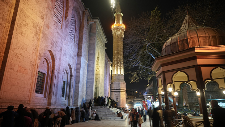 Bursalılar ilk teravih için Ulu Cami’ye koştu