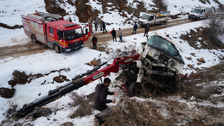 Park halindeki vinç 700 metrelik uçurumdan yuvarlandı