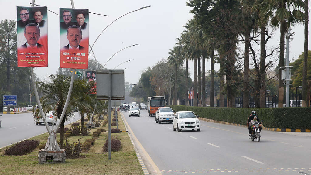 Pakistan’da sokaklar, Cumhurbaşkanı Erdoğan fotoğraflarıyla süslendi