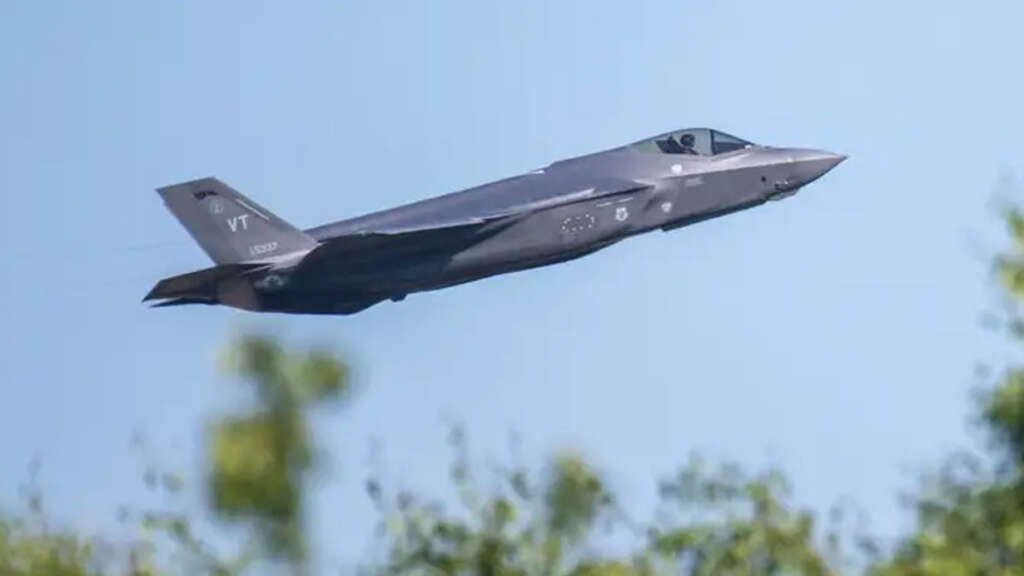 ABD’ye ait 2 adet F-35 savaş uçağı Japonya’ya acil iniş yaptı