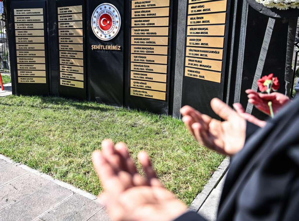 Dışişleri Şehitliğinde diplomatlar için anma töreni düzenlendi