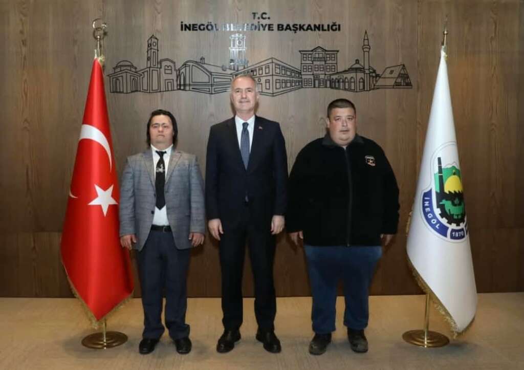 İnegöl Belediyesi’nden özel bireylere anlamlı doğum günü sürprizi