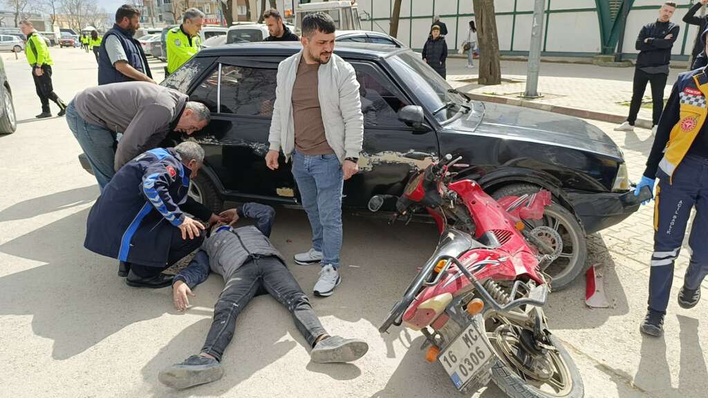 Bursa’da otomobil ile çarpışan motosiklet sürücüsü yaralandı